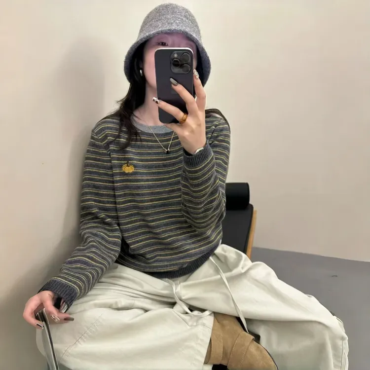 圆领不褪色条纹针织衫秋冬上衣百搭慵懒风撞色套头短款南瓜刺绣女