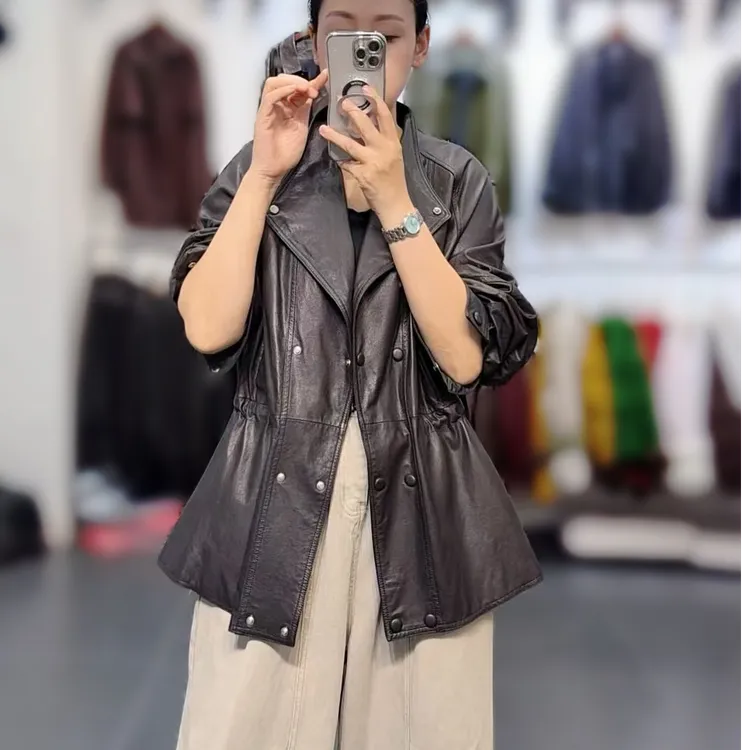 2025秋季新款中长款无领双排扣宽松真皮皮衣女收腰绵羊皮风衣外套