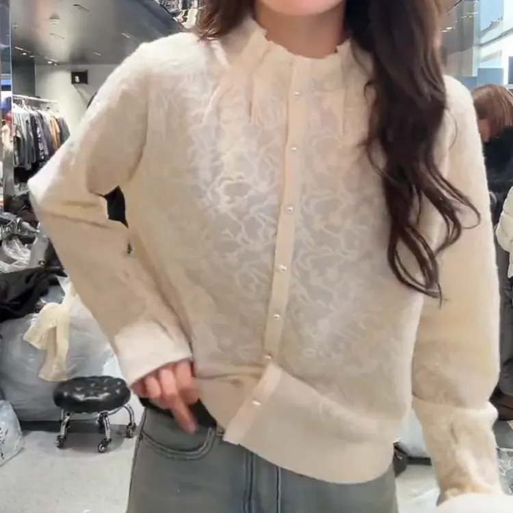 【蕾丝珍珠】韩版皱褶立领钩花珠扣细针织开衫法式上衣LK2509048