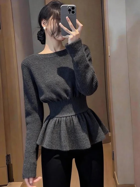 别致独特氛围感流行款慵懒深灰色上衣女2025冬收腰荷叶边下摆毛衣