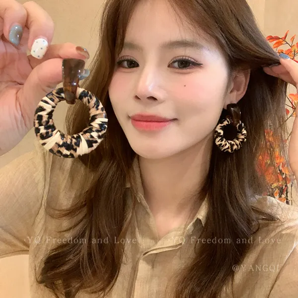 非金属皮质耳饰 夸张豹纹吊坠耳钉女2025新款小众设计感耳环耳饰
