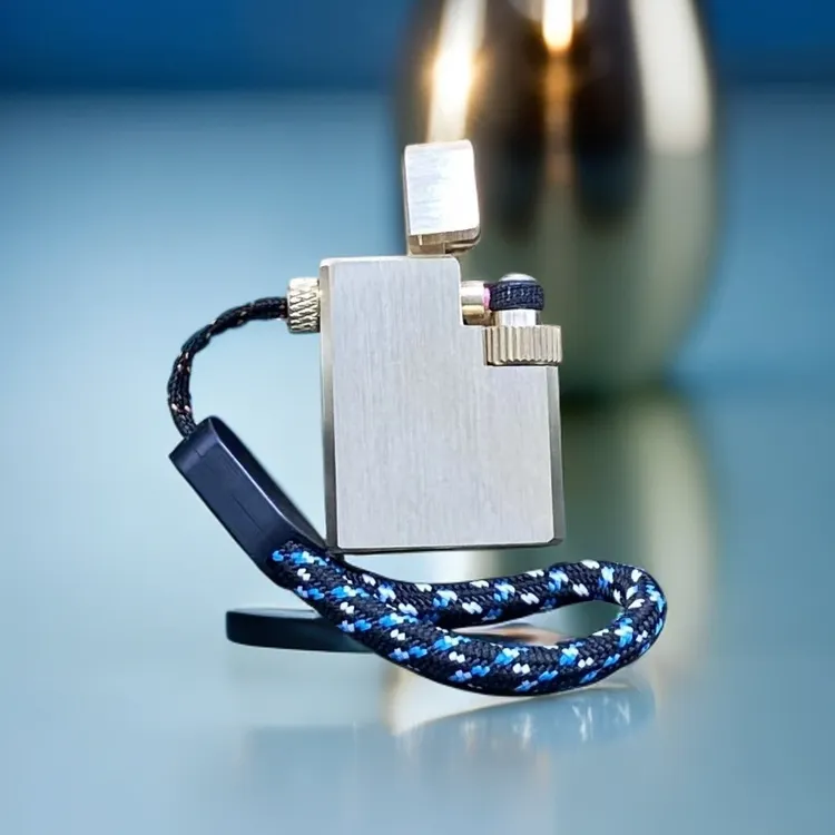 手工创意黄铜防风高档小方砖打火机个性经典小巧复古抬臂侧滑设计