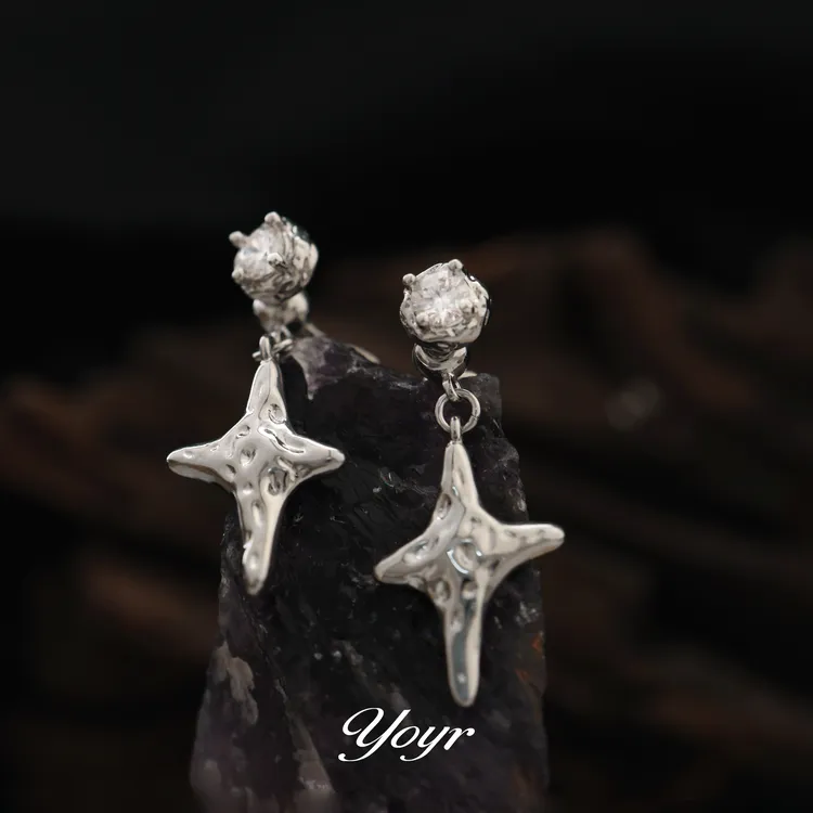 YOYR 黄铜耳饰 熔岩星光耳钉新款气质轻奢减龄百搭设计师不规则女商品图