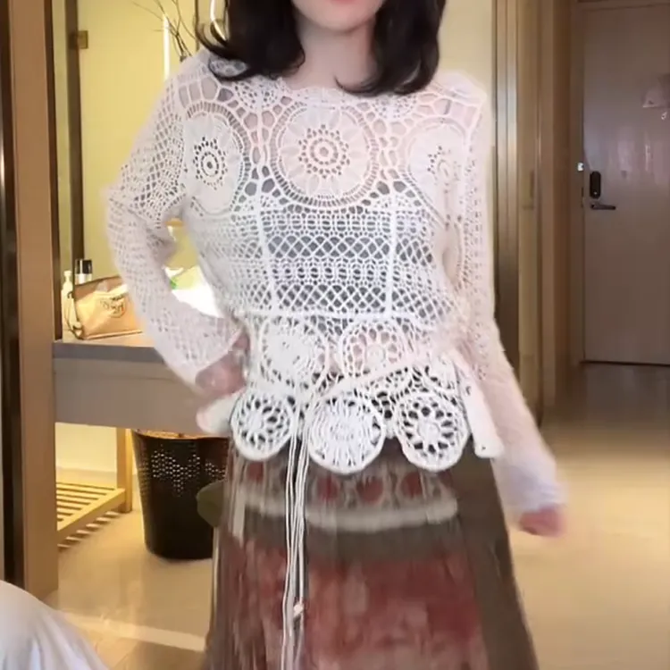 25年气质韩系新款小众气质套头罩衫镂空长袖 LK2502006
