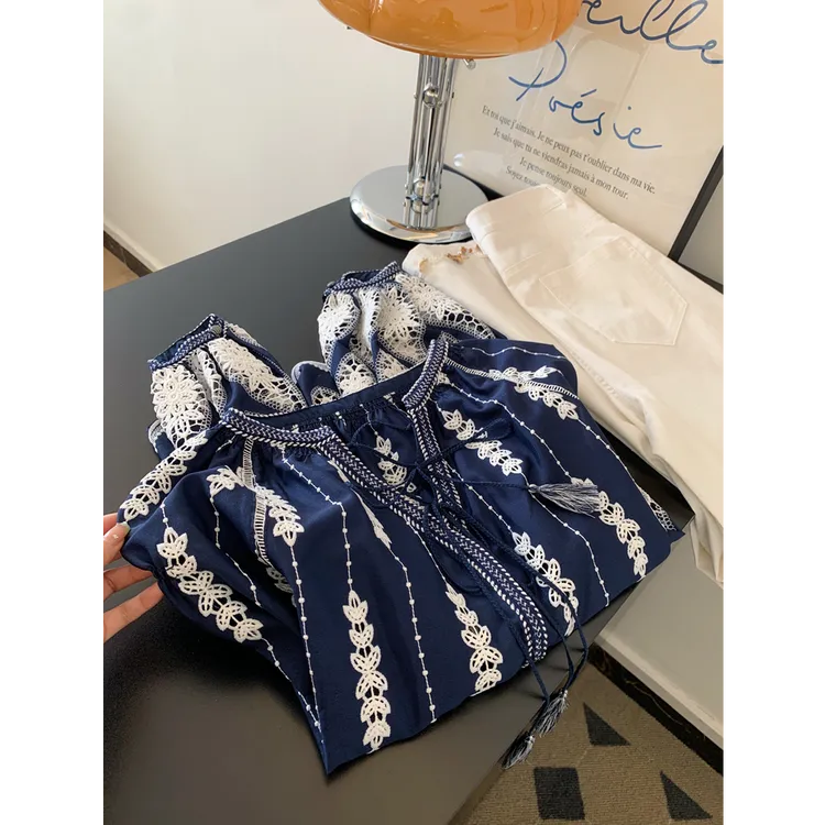 韩系孔雀蓝刺绣花朵法式女士春秋设计感打底衬衣长袖衬衫外穿炸街