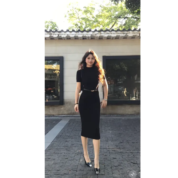 纯欲气质极简中长款2025早秋新款内搭修身女连衣裙中高领包臀裙子
