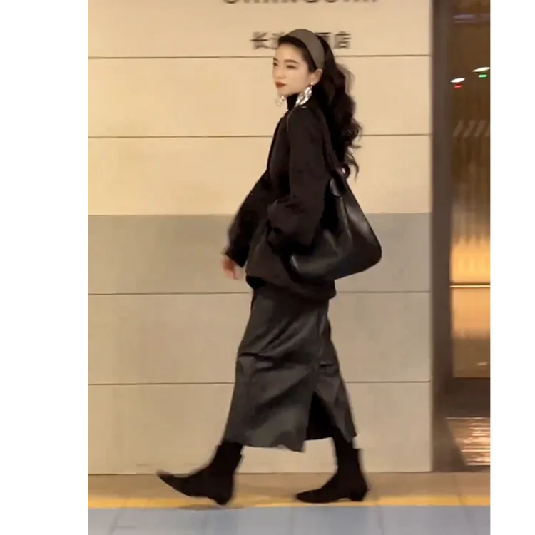 冬季保暖穿搭一整套女装2025新款收腰显瘦棉服外套高腰皮裙两件套