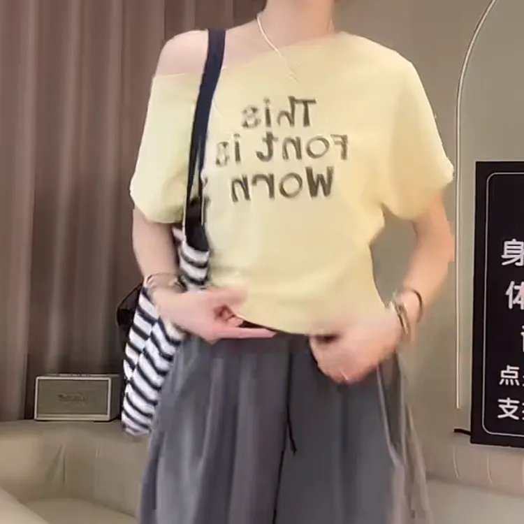 韩系斜边露肩字母短袖女2025夏季新款设计感时尚百搭显瘦减龄上衣