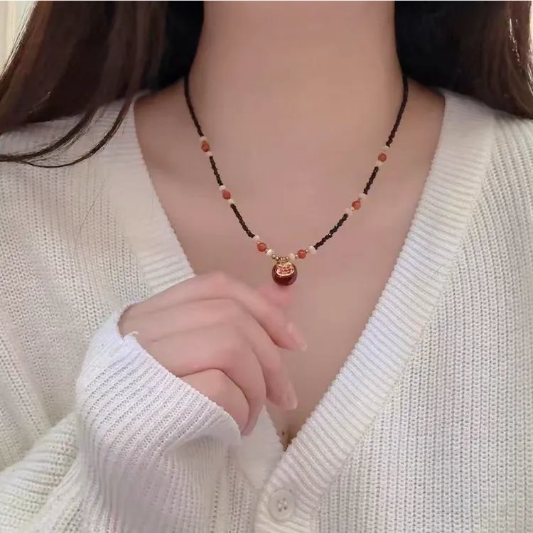 合金石英石项链 轻奢红色有福夜石榴手工串珠百搭轻奢秋冬毛衣链