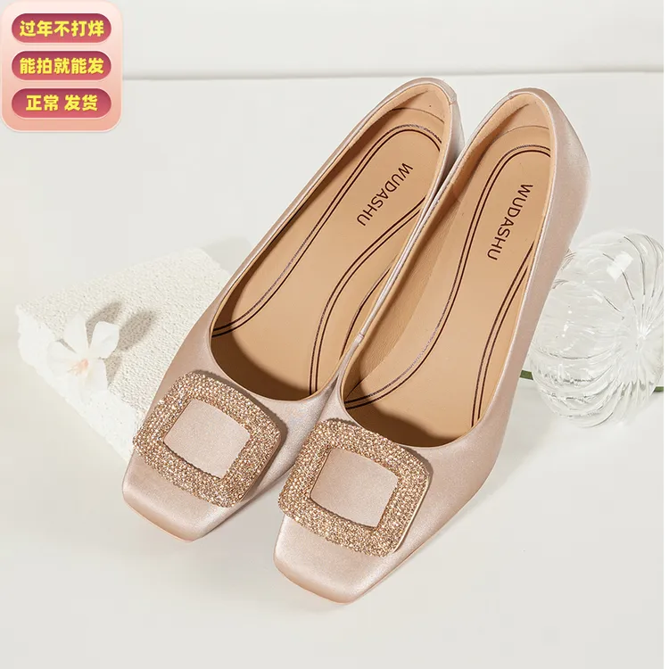 穿高跟鞋的吴大叔【情人节】法式水钻方扣方头浅口气质高跟鞋细跟