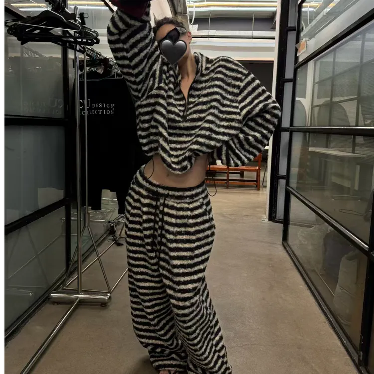 XYSF极简 新款加厚条纹羊绒圈圈慵懒半拉链直筒可束脚套装