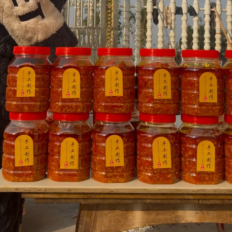 湖南农家自制辣椒酱(配料表只有:乡里菜籽油，盐和生抽)