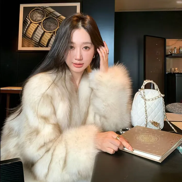 常规短款长袖韩系毛毛外套