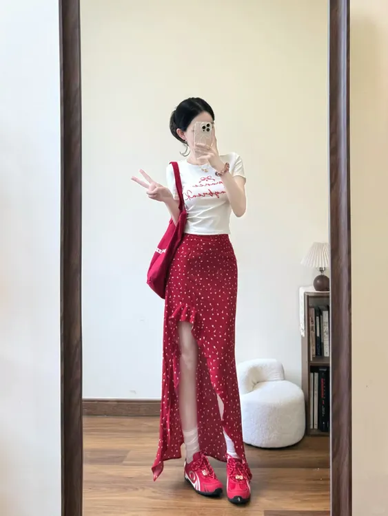 2025夏季新款纯欲甜美风正肩T恤上衣搭配开叉碎花半身裙两件套女