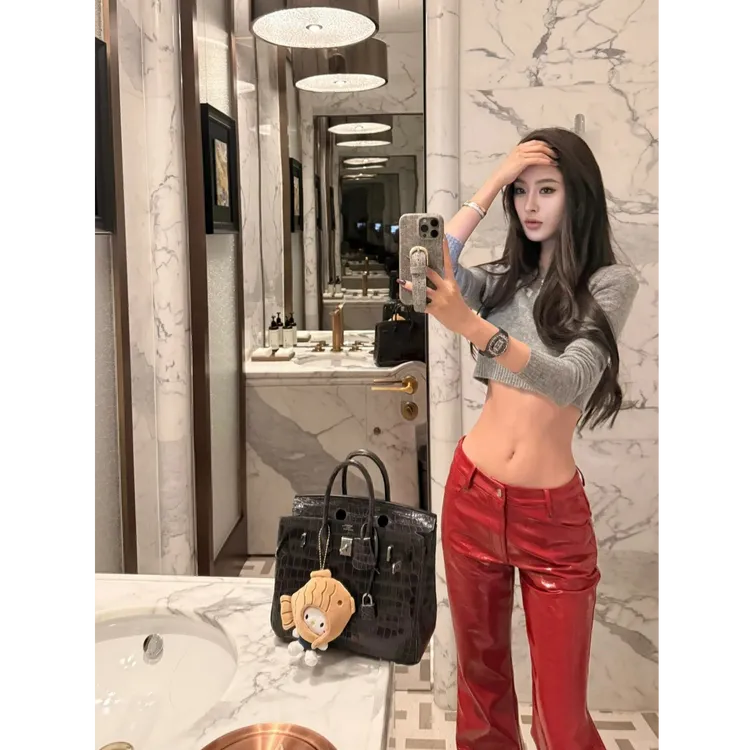 2025早秋新款高级感气质字母短款针织上衣+小众时尚皮裤两件套女