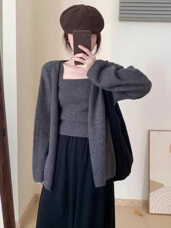 灰色针织开衫吊带背心套装女2025秋冬季新款小个子宽松减龄两件套
