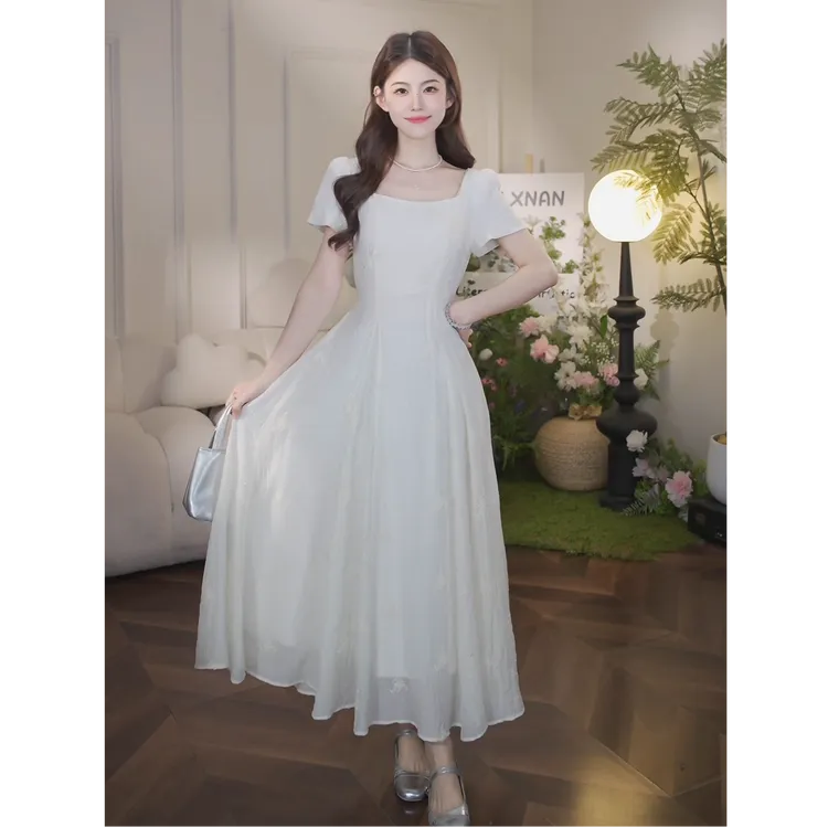 鹿向南[花影云裳]新款夏季透气轻薄显瘦法式仙气刺绣圆领连衣裙