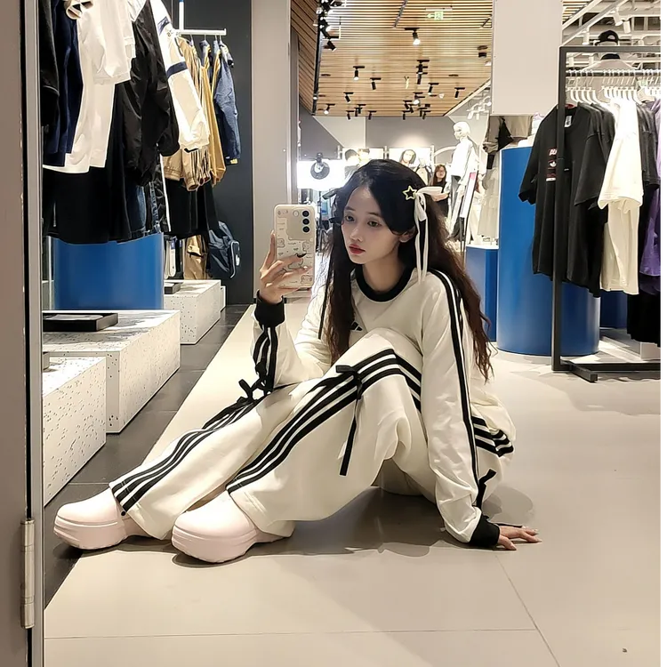 adidas阿迪达斯女款秋冬新款宽松舒适休闲百搭香蕉扭扭裤 KG3857