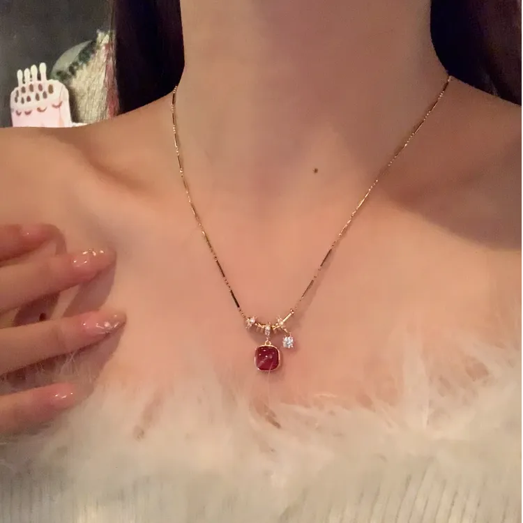 铜合金项链 重工款新年红精致闪锆方糖项链女气质轻奢毛衣链新款