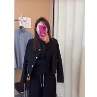 西西  秋款小香风遮肉显瘦带垫肩外套