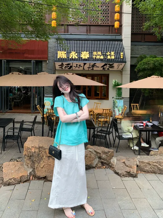 2025夏季新款韩系穿搭松弛感露背飞飞袖上衣搭配开叉半身裙两件套