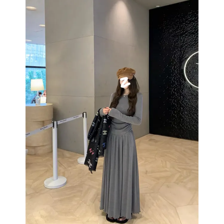 法式秋冬气质连衣裙女收腰显瘦长袖长裙圆领修身设计感小众大摆裙