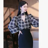 刘欣服饰2025新款黑格子秋装V领气质网红减龄长袖洋气上衣9583