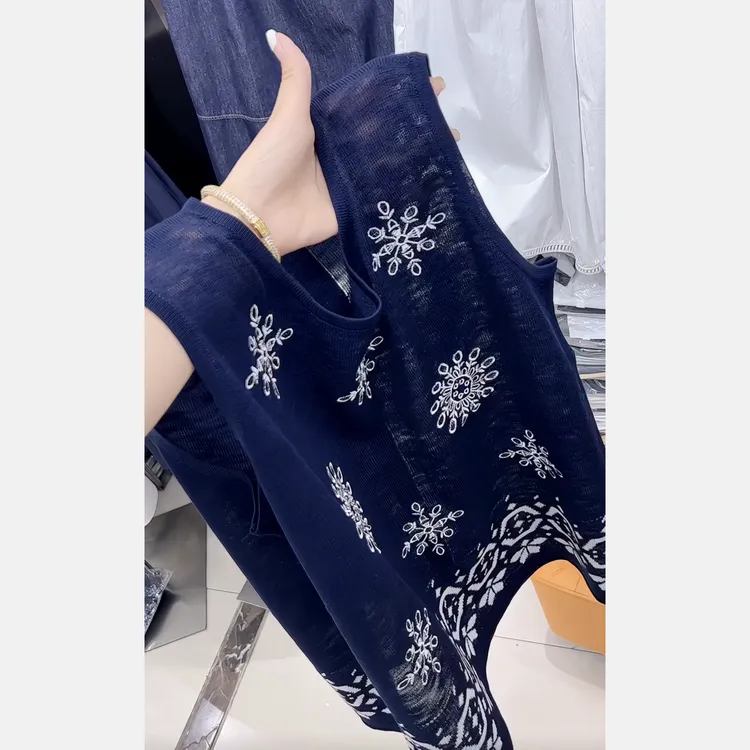 【现货】2025夏款韩版时尚印花圆领宽松显瘦气质针织无袖背心上衣女