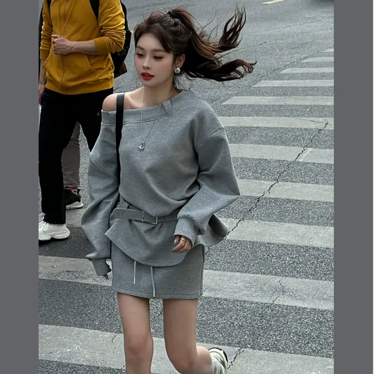 【十一家】春季新款腰带性感露肩斜领卫衣宽松中长款上衣套装E2051