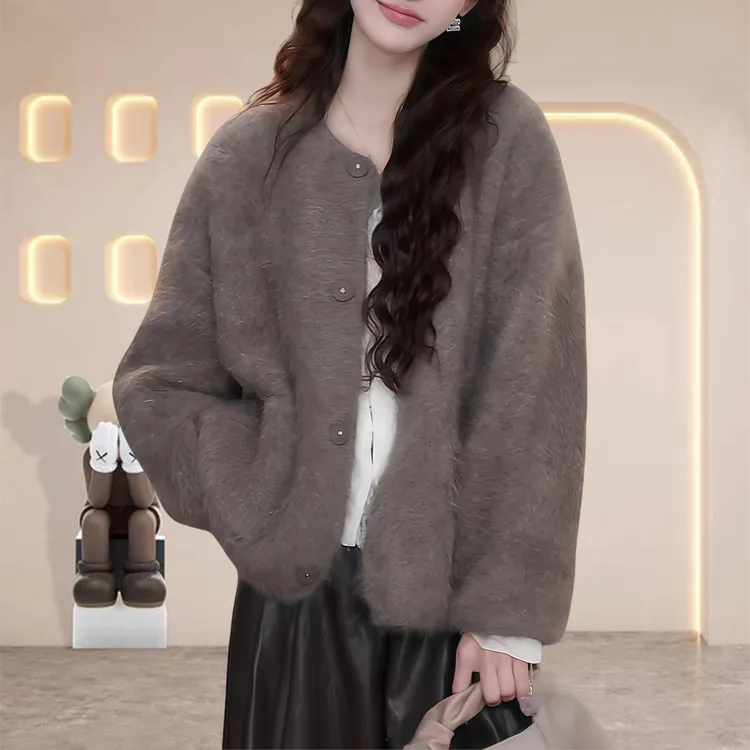 2025秋冬季新款厚款圆领长袖洋气小众毛衣外套奶咖色毛绒保暖针