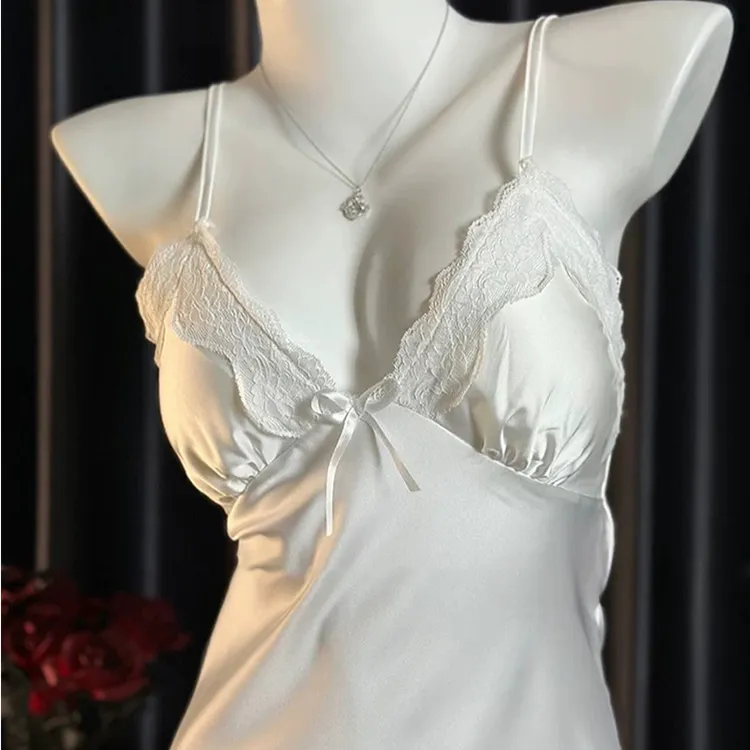 【春桃学妹】80-130斤 网红美背性感镂空吊带蕾丝边纯欲露背睡裙