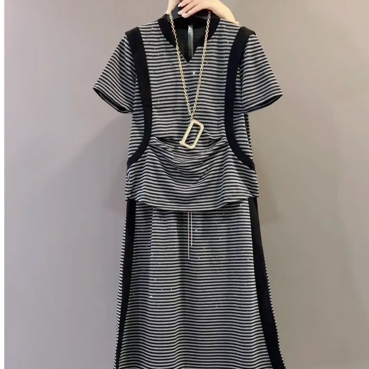 大码女装套装条纹亮钻宽松上衣弹力腰半身裙两件套减龄显瘦套装