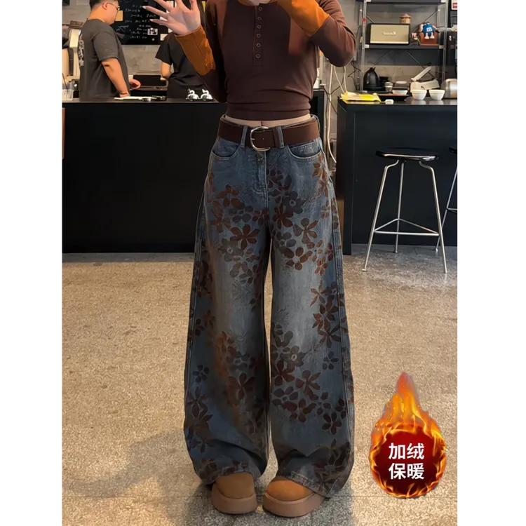 冬季植绒提花新中式宽松弯刀阔腿牛仔裤女复古显瘦做旧拖地长裤潮