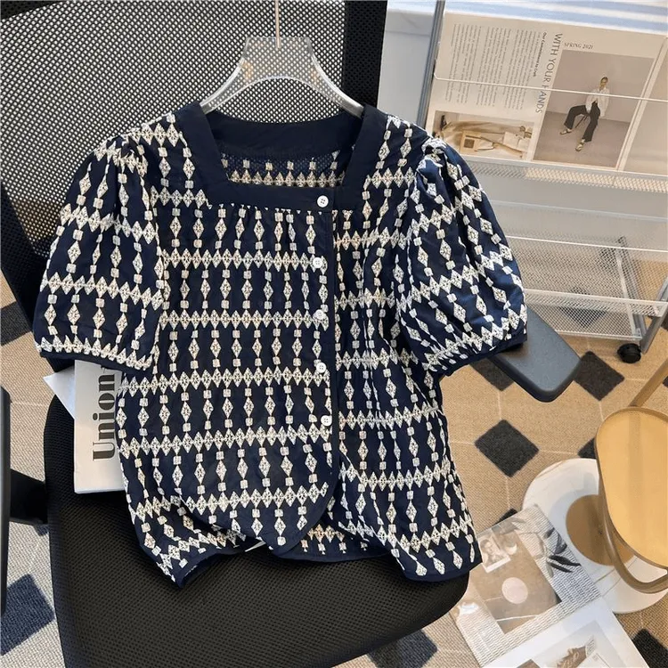 3002法式刺绣花开叉泡泡袖短袖衬衫上衣女气质宽松设计感小众夏季