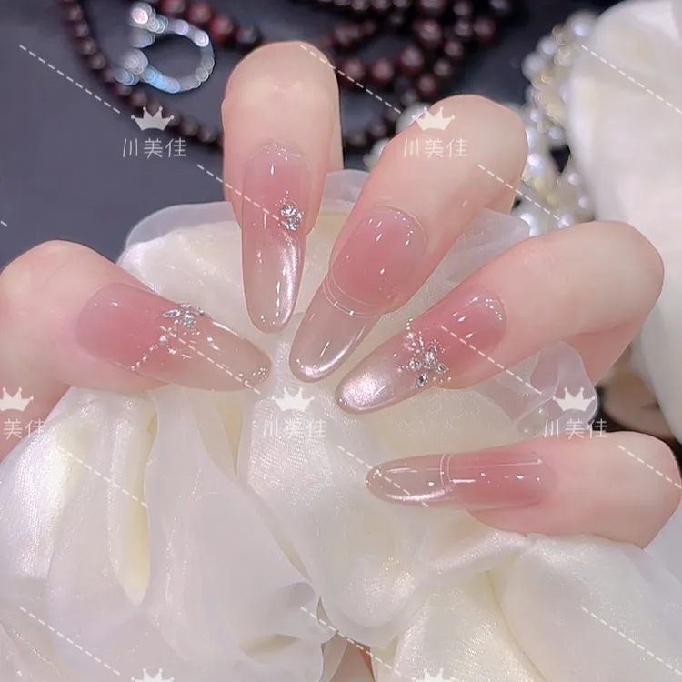 川美佳《白桃汽水》温柔显白爆闪淡香槟猫眼纯手工穿戴甲
