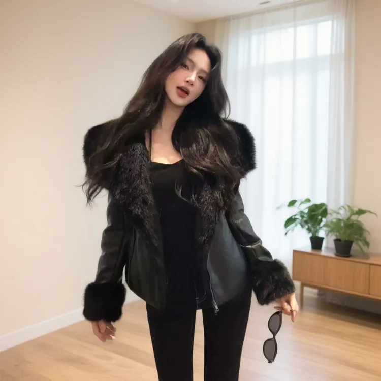 冬季毛领保暖常规美拉德风短皮外套时尚女士上衣氛围感搭配251120