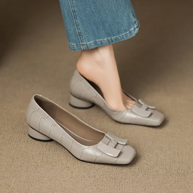 2025新款今年流行百搭粗跟低跟千金鞋子名媛风女士复古轻奢单鞋子