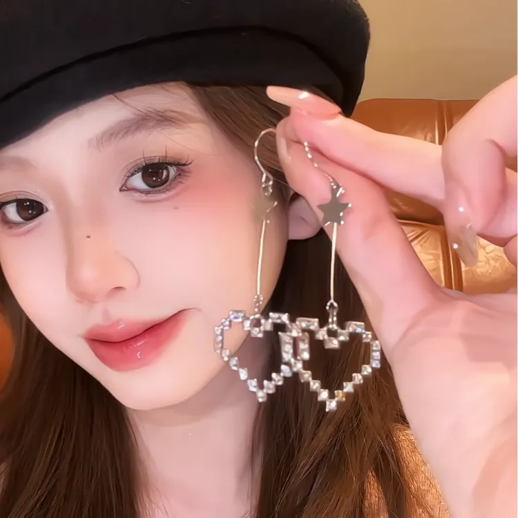 铜合金耳饰 清冷感爱心流苏耳环女款精致独特气质轻奢方圆脸长款