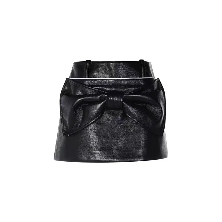 LeFame/拉飞姆【赵美延、腻腻同款】2025秋蝴蝶PU皮半裙LF25Q51SS207