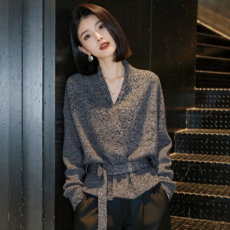 秋冬慵懒黑色V领毛衣外套女高级感洋气减龄系带收腰针织开衫上衣