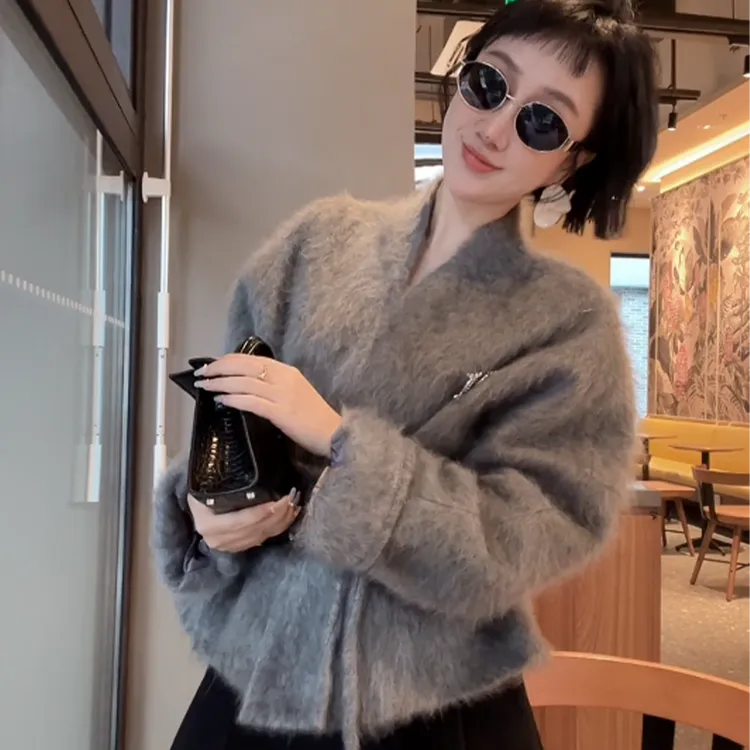 XIAOBAI慵懒风V领冬季常规袖宽松网红外套