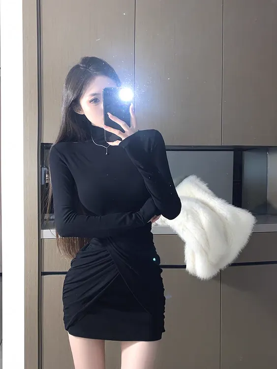 性感辣妹超好看法式气质收腰黑色长袖半高领连衣裙女设计感包臀裙