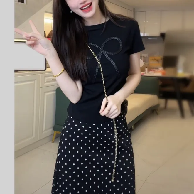 黑色蝴蝶结短袖T恤设计感修身显瘦正肩上衣+波点半身裙套装两件套