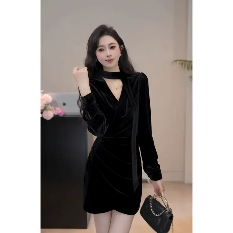 YUANLIANSU/圆脸酥【月光诗集】温柔飘带+交叉V领压褶丝绒连衣裙女