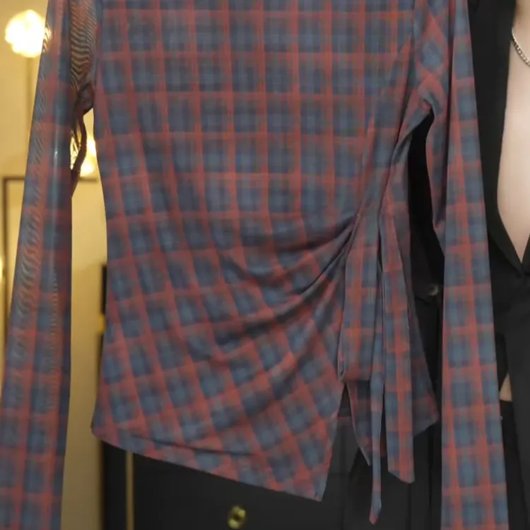 【蓝绡绯语】时髦格子绑带不规则设计感T恤女修身显瘦上衣早秋C5970