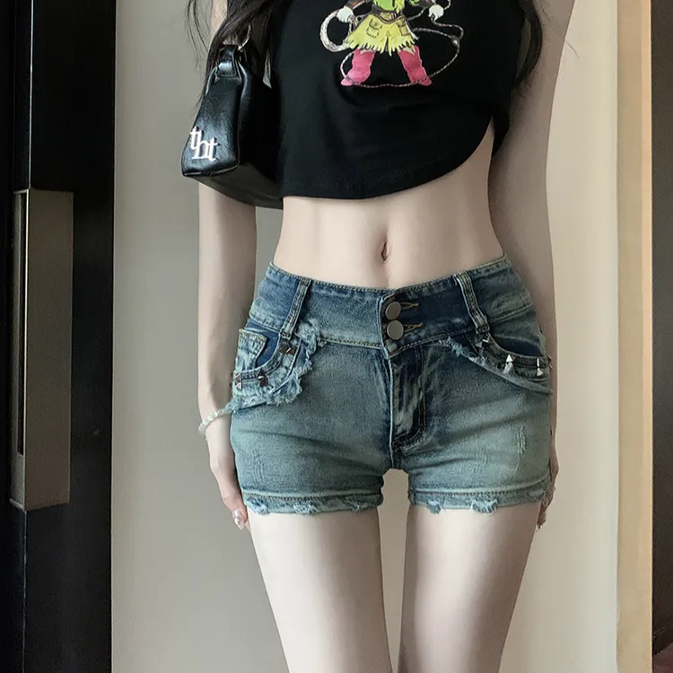 性感低腰铆钉牛仔超短裤女2025紧身小众辣妹修身显瘦包臀热裤女款