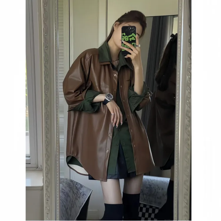 街头简约风棕色PU皮衣+复古绿衬衣时尚高级感宽松两件套装女秋冬