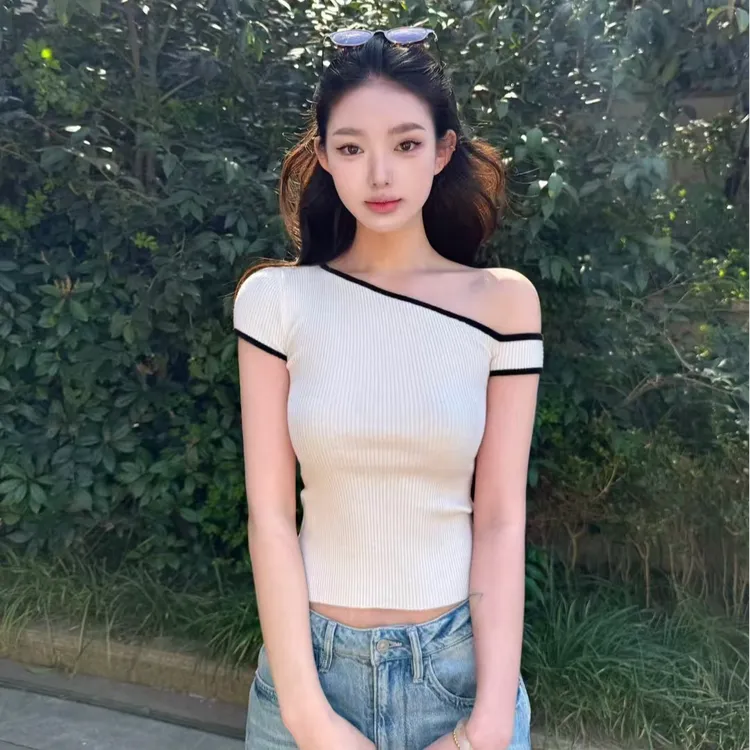 白色斜肩短袖针织衫女夏季纯欲气质性感辣妹修身显瘦短款T恤上衣