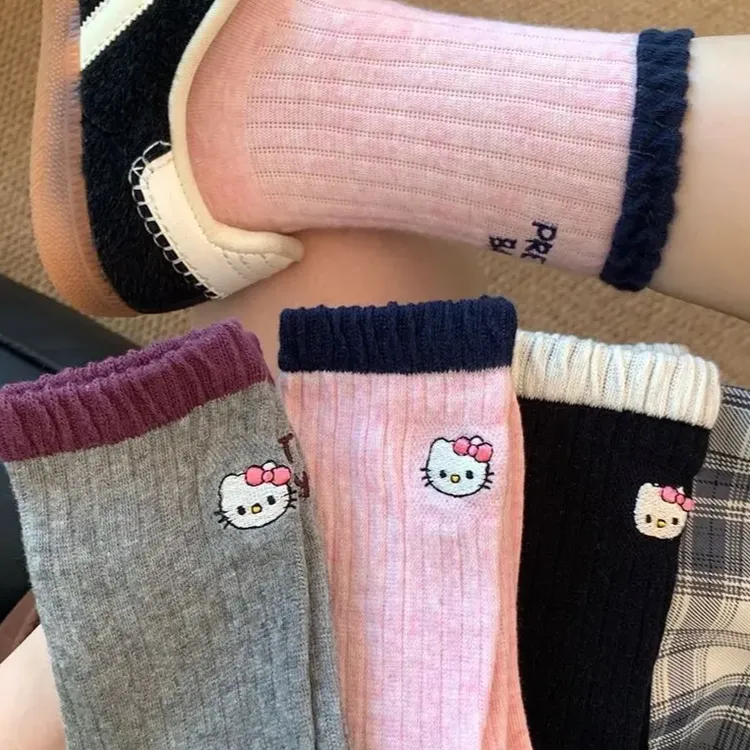 AB款HelloKitty中筒袜棉袜学院风秋季新品小清新显高显细棉袜子