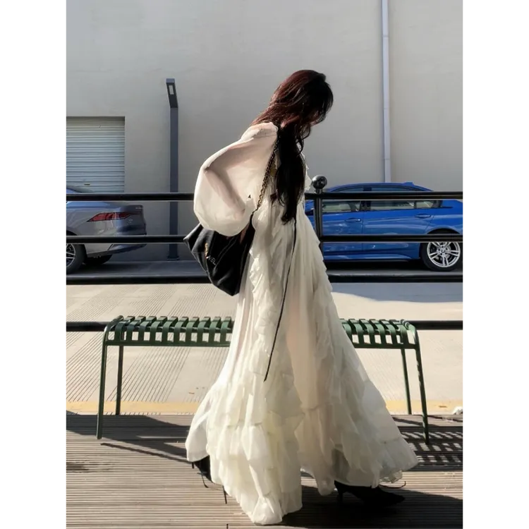 2025春秋新款茶歇法式赫本风海边度假白色长袖中长款连衣裙女